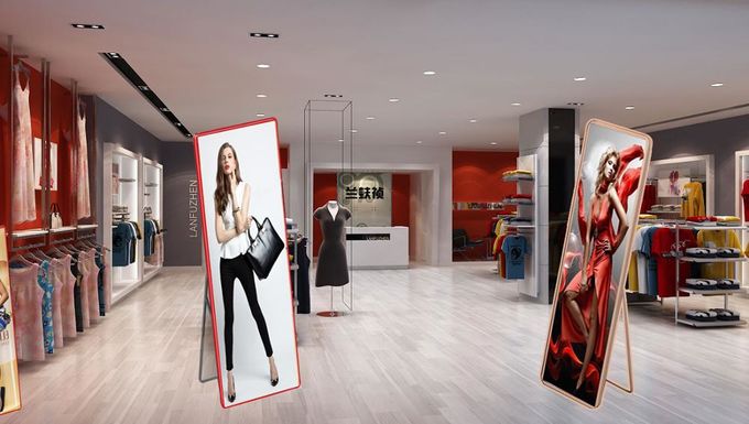 La pubblicità di finestra dell'interno del negozio P2.5 ha condotto il video schermo dello specchio/schermo principale flessibile principale dell'esposizione del manifesto del totem video