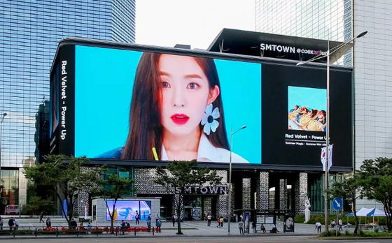 960mmX960mm P8 Outdoor LED Screen 7000Cd/M2 Luminosità IP65 Display a LED a colori esterno impermeabile