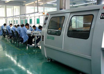 Schermo pubblicitario LED a colori per esterni COB P1.25 DIP 1R1G1B ad alta luminosità