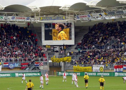 Prezzo buono P2.5mm Stadio High Definition LED Screen SMD IP65 Outdoor Full Color Led Display in linea