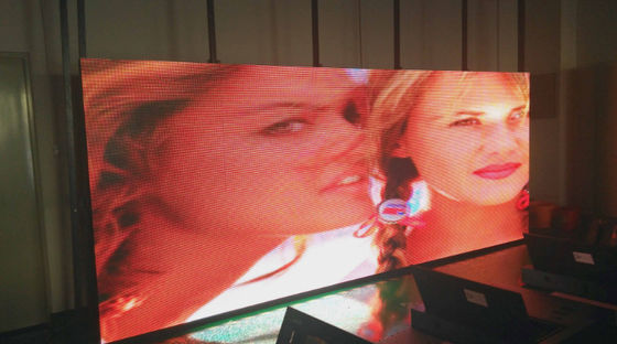 Pubblicità COB P2.5 IP65 schermo a LED per palcoscenico display per interni Luminosità 800, 3G WIFI