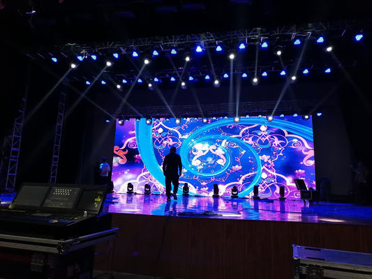 Display a LED a colori interni che offre alti tassi di aggiornamento 3840 Hertz per un display video senza sfarfalli e liscio