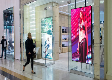 Manutenzione Front End Full Color LED Digital Signage Signage 10mm Pixel Pitch Iron Cabinet