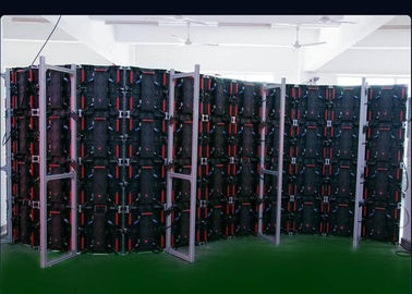 Cina Videowall LED di alta qualità P3.91 schermo curvo interno per supermercati