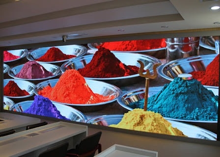 Display a LED interno da 2 mm Videowall ad alta risoluzione per la pubblicità nei centri commerciali