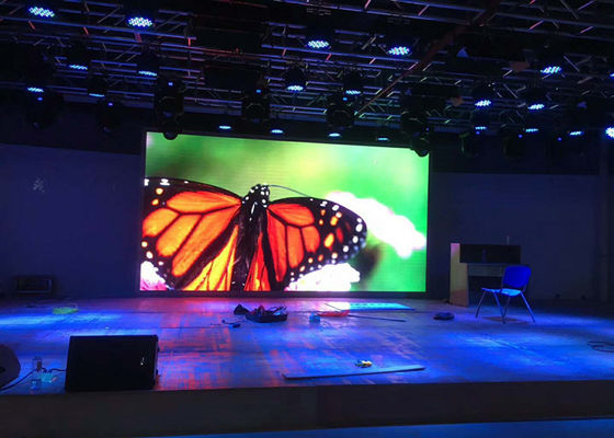 Prezzo buono P4 Indoor Full Color SMD LED Video Wall 4mm Pixel Pitch 640x640mm in linea