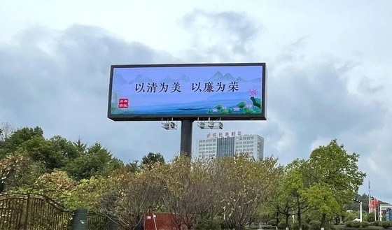 Full Color Outdoor Led Advertising Screens P4 SMD 3535 armadio in ferro impermeabile, 3840hz tasso di aggiornamento