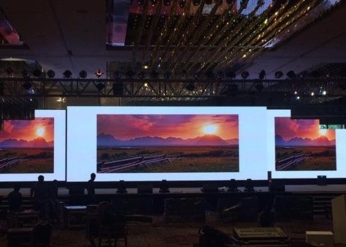 Schermo in alluminio a fusione fissa installazione/affitto Sala conferenze personalizzabile Ultra HD P2.5 Piccolo passo Display a LED a colori interiori
