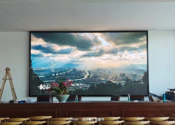 SMD3535 P2.5 Armadio in alluminio a fusione a stampo interno Display a LED a colori pieni DC5V Modulo pubblicitario 160 * 160mm