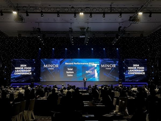 P8 Outdoor Die-Cast Aluminum Cabinet Stage LED Screen IP65 Full Color Chipset 1/4 Scan Mode 7500cd/Sq Luminosità