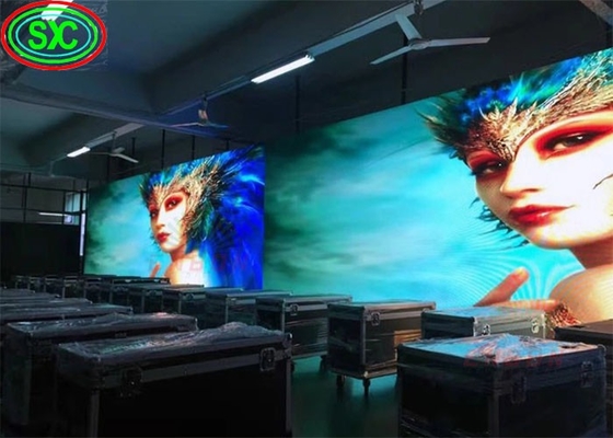 Contenitore in alluminio a fusione facile installazione Modulo di risoluzione SMD P4 Indoor HD Full Color LED Display