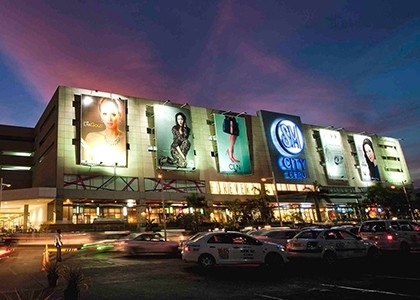 Noleggio su misura grande display LED pubblicitario esterno a colori 1R1G1B
