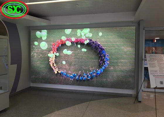 Display curvo con schermo a led pannello della finestra Slim Advertisement Storefront Film multimediale trasparente LED Digital Window Display