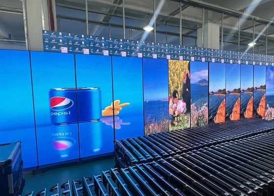 Display di manifesto LED esterno impermeabile P3.91 P4.81 Luminosità 6000 Nits 65410 Dots/M2