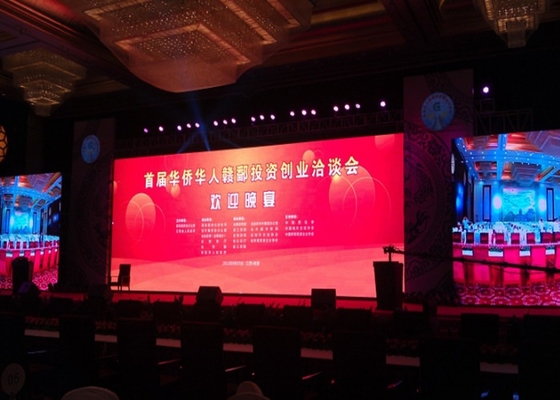 Display interno pubblicità schermo a LED P2.5 Alta frequenza di aggiornamento HD 160000 punti colore singolo e doppio senza fantasmi