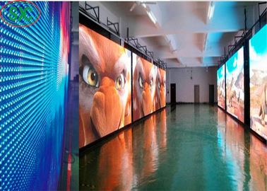 Display a LED da appendere per interni a colori standard P5 da 640 mm x 640 mm in armadio in alluminio pressofuso