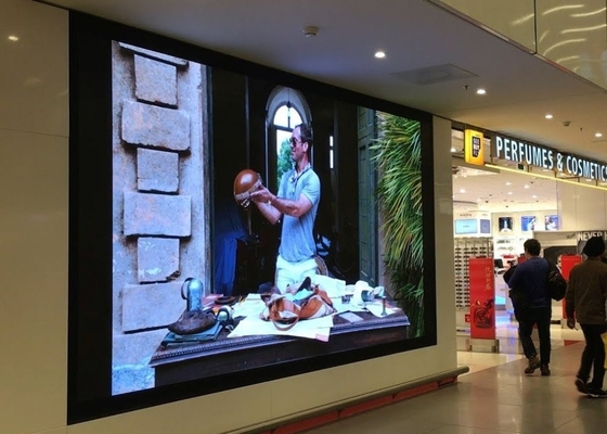 Display esterno ad alta luminosità Cornice impermeabile Display a LED 5 mm Pixel Pitch Full Color Risparmio energetico HD