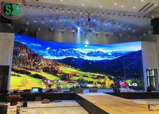 Prezzo buono Display a LED da appendere per interni a colori standard P5 da 640 mm x 640 mm in armadio in alluminio pressofuso in linea