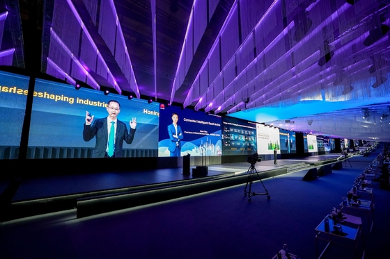 schermo a curva a colata in alluminio schermo pubblicitario stradale impermeabile esterno P16 DIP LED Sign Screen