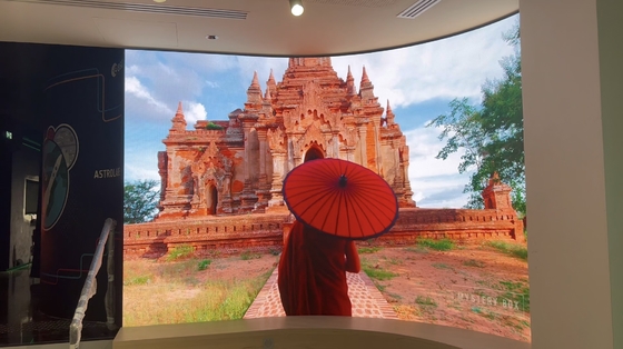 P2.5, pannello di visualizzazione video a LED interno ad alto tasso di aggiornamento schermi pubblicitari 640x640 mm per il muro pubblicitario, 3840 tasso di aggiornamento, supporto al design curvo