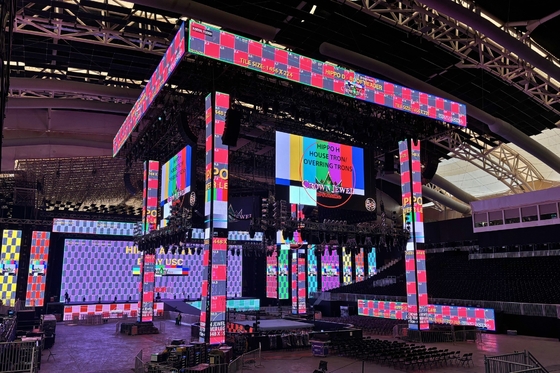 schermo curvo ultra-chiaro con elevato tasso di aggiornamento 400x300 mm schermo a LED, tre in uno a colori