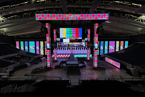 Schermo in alluminio a fusione fissa installazione/affitto Sala conferenze personalizzabile Ultra HD P2.5 Piccolo passo Display a LED a colori interiori