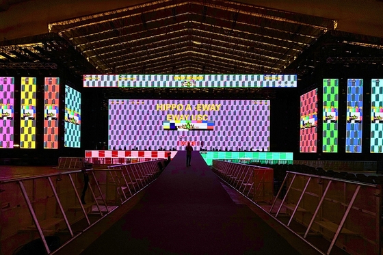 Schermo in alluminio a fusione fissa installazione/affitto Sala conferenze personalizzabile Ultra HD P2.5 Piccolo passo Display a LED a colori interiori