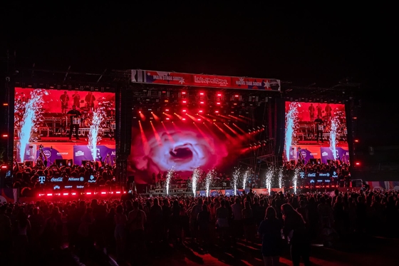 Grande schermo da palcoscenico da noleggio 7500cd/m2 Display a LED a colori interiori Video Wall Evento Alte prestazioni