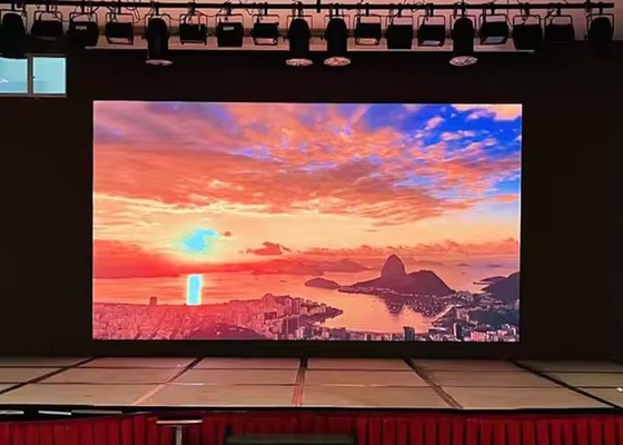 2500nits Luminosità P3 Indoor LED Rental Video Display Panel con Air-Plug Connection Design Densità di pixel 111111dots/sqm