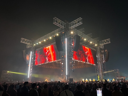 2500nits Luminosità P3 Indoor LED Rental Video Display Panel con Air-Plug Connection Design Densità di pixel 111111dots/sqm