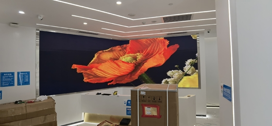 3840Hz Alta rinfrescante Display LED a colori interni P2.5 2121 Dimensione della lampada per la pubblicità interna con distanza di visione ≥ 0,5m
