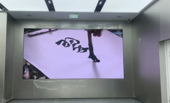 Display a LED a colori interni ad alta luminosità P2.5 per pubblicità ed eventi accattivanti e di grande impatto