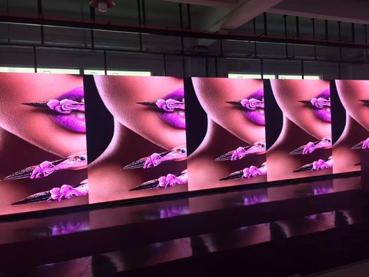 Prezzo buono Display a LED da appendere per interni a colori standard P5 da 640 mm x 640 mm in armadio in alluminio pressofuso in linea
