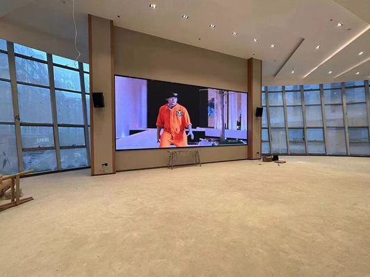 Display a LED a colori interni P4 HD Curve Video Wall 62500/m2 RGB 3 in 1 24 mesi Disegno personalizzato e competitivo