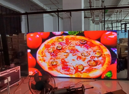 Disegno in alluminio a fusione frontale P2.5 Digital LED Poster Stereo Mount Facile installazione