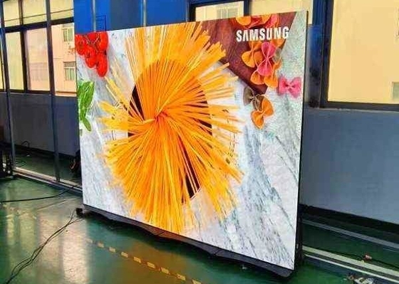 Disegno in alluminio a fusione frontale P2.5 Digital LED Poster Stereo Mount Facile installazione