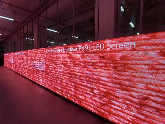 La pubblicità all'aperto P5 ha condotto l'esposizione