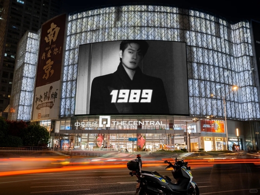 Grandi P10 Full Color LED Display Board Modulo schermo impermeabile Montaggio a parete