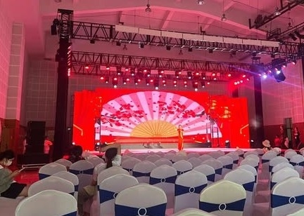 Full Color LED Wall Curtain, P4.81 Commercial Clear Full Color Resolution 52*52 HD Chip 1/13 Scansione