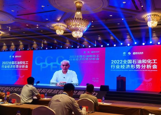 Display pubblicitario digitale ad alta luminosità ottimizzato per la visibilità sotto la luce diretta del sole e in condizioni ambientali luminose