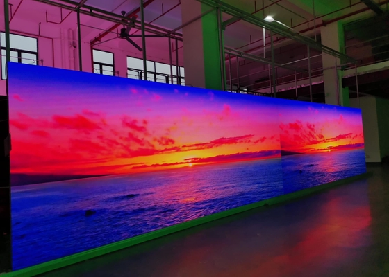 3 Periodo Indoor Full Color LED Display con 112896 Dot/m2 Densità e Dimensione del modulo 250*250mm