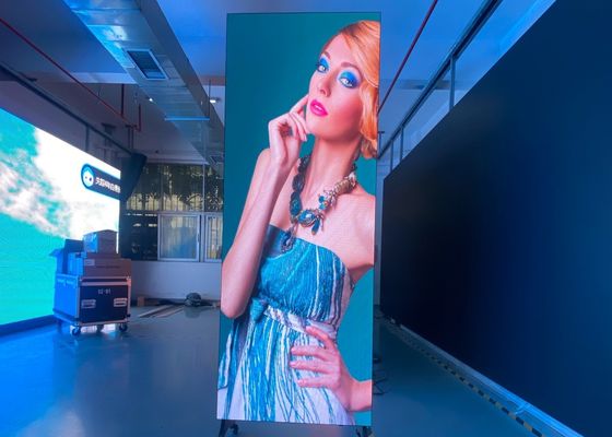 Prezzo buono Poster Screen Display pubblicitario verticale P2.5 Small Pitch Smart Indoor 1R1G1B HD LED Screen in linea