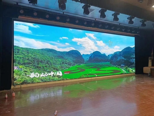 Display a LED a colori interni P4 Alta frequenza di aggiornamento Connessione senza soluzione di continuità Struttura in alluminio senza rumore 16 bit Gray Scale Video Wall