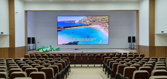 Display a LED a colori interni P4 Alta frequenza di aggiornamento Connessione senza soluzione di continuità Struttura in alluminio senza rumore 16 bit Gray Scale Video Wall