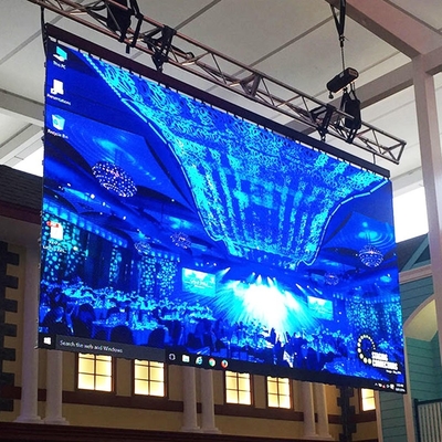 Dimensione dello schermo personalizzabile Marketing schermi a LED con 100000 ore di durata e 2 mm Smd2727/2525/1921 forma LED