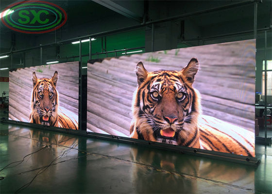Eccezione: display a LED a colori P3.91 all'interno con la massima risoluzione