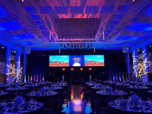 Scenario schermi a LED schermo di sfondo a LED flessibile con elevato tasso di aggiornamento e design impermeabile perfetto per eventi di scena all'aperto e noleggio