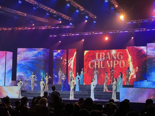 schermi a LED per palcoscenico con moduli di dimensioni di 250 x 250 millimetri e installazione rapida adatti alla pubblicità esterna e agli eventi