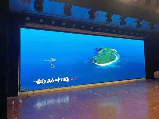 Display a LED a colori interni che offre alti tassi di aggiornamento 3840 Hertz per un display video senza sfarfalli e liscio