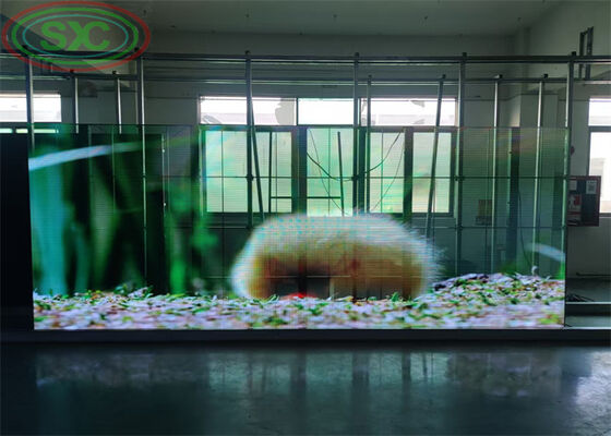 Display LED RGB trasparente che combina un design sottile e un'elevata luminosità per una pubblicità efficace su architetture moderne in vetro